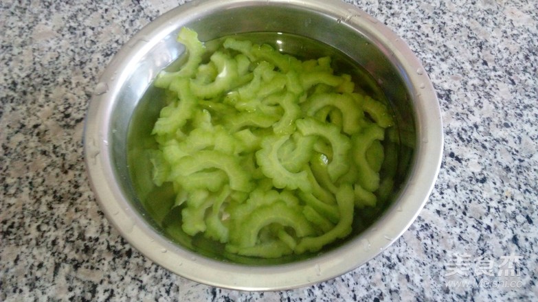 苦瓜雞蛋餅的做法-家常味煎菜譜-易網健康養生網 苦瓜雞蛋餅的做法-家常味煎菜譜