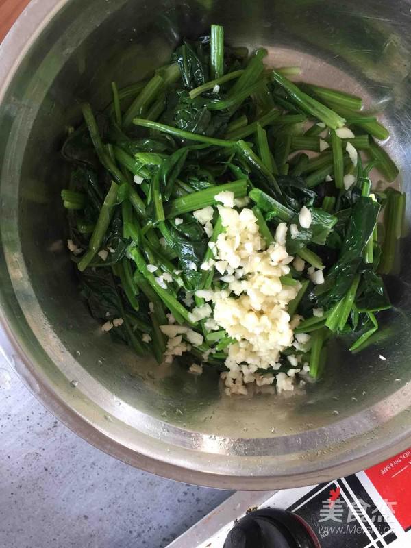 涼拌菠菜的做法-家常味拌菜譜-易網健康養生網 涼拌菠菜的做法-家常味拌菜譜