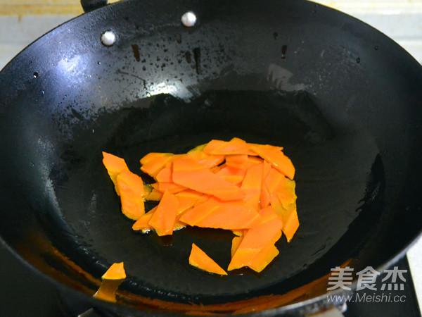 色佳味美的快手菜—蒜薹溜肥腸的做法-咸鮮味炒菜譜