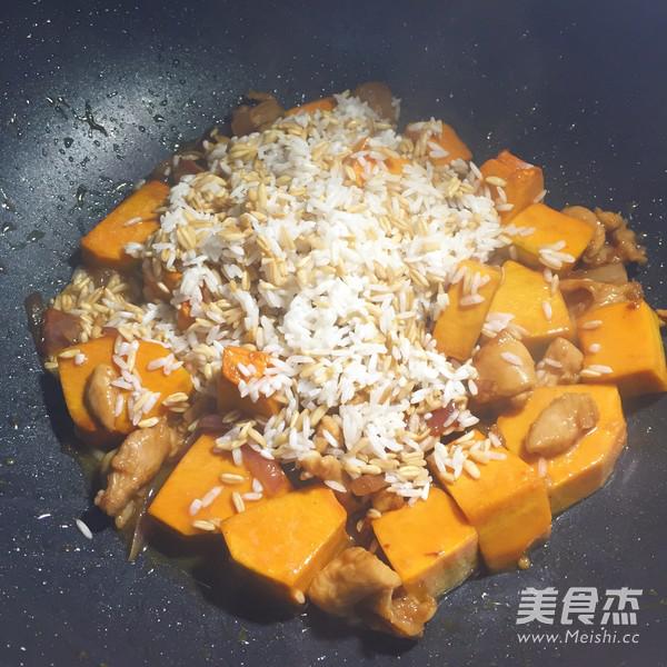 南瓜雞肉燜飯的做法-家常味燜菜譜-易網健康養生網 南瓜雞肉燜飯的做法-家常味燜菜譜