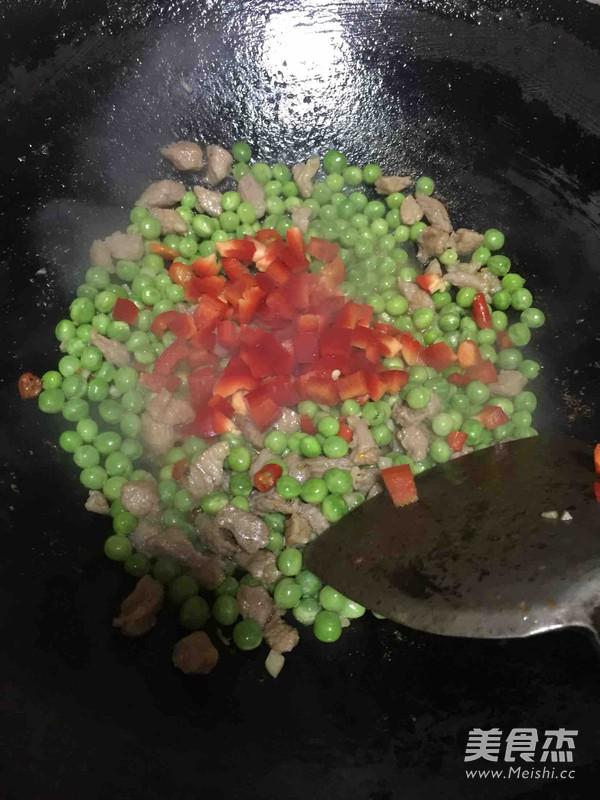 小米辣肉丁炒豌豆的做法-家常味炒菜譜-易網(wǎng)健康養(yǎng)生網(wǎng) 小米辣肉丁炒豌豆的做法-家常味炒菜譜