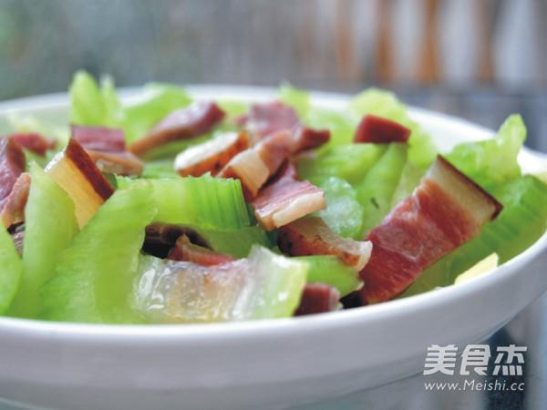 西芹炒臘肉的做法-家常味炒菜譜-易網健康養生網 西芹炒臘肉的做法-家常味炒菜譜