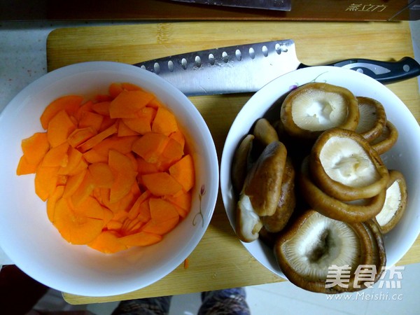 蔥油拌香菇的做法-蔥香味拌菜譜-易網(wǎng)<a href=http://www.xllyou.com/ target=_blank class=infotextkey>健康養(yǎng)生</a>網(wǎng) 蔥油拌香菇的做法-蔥香味拌菜譜