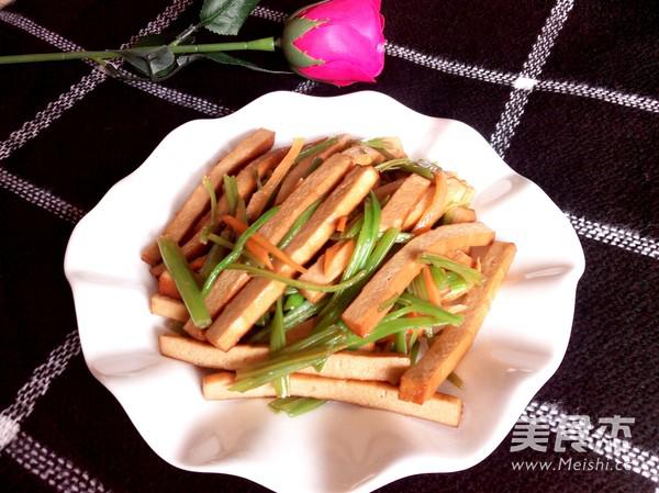 芹菜炒豆干的做法-家常味炒菜譜-易網健康養生網 芹菜炒豆干的做法-家常味炒菜譜