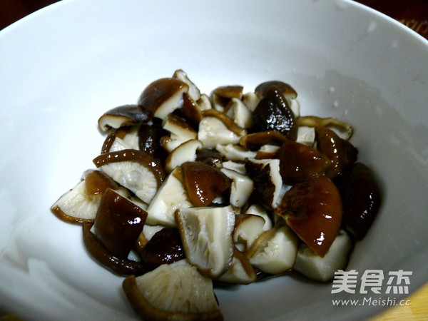 蔥油拌香菇的做法-蔥香味拌菜譜-易網(wǎng)健康養(yǎng)生網(wǎng) 蔥油拌香菇的做法-蔥香味拌菜譜