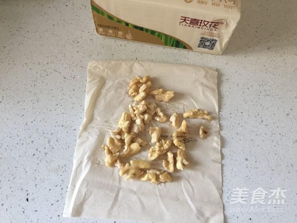 西芹炒核桃仁的做法-家常味炒菜譜-易網健康養生網 西芹炒核桃仁的做法-家常味炒菜譜