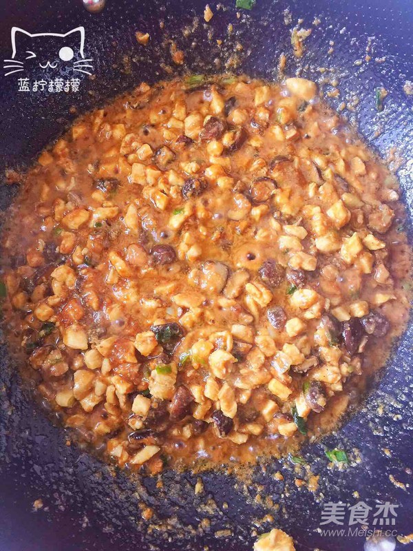 香菇雞肉炸醬面的做法-家常味炸菜譜