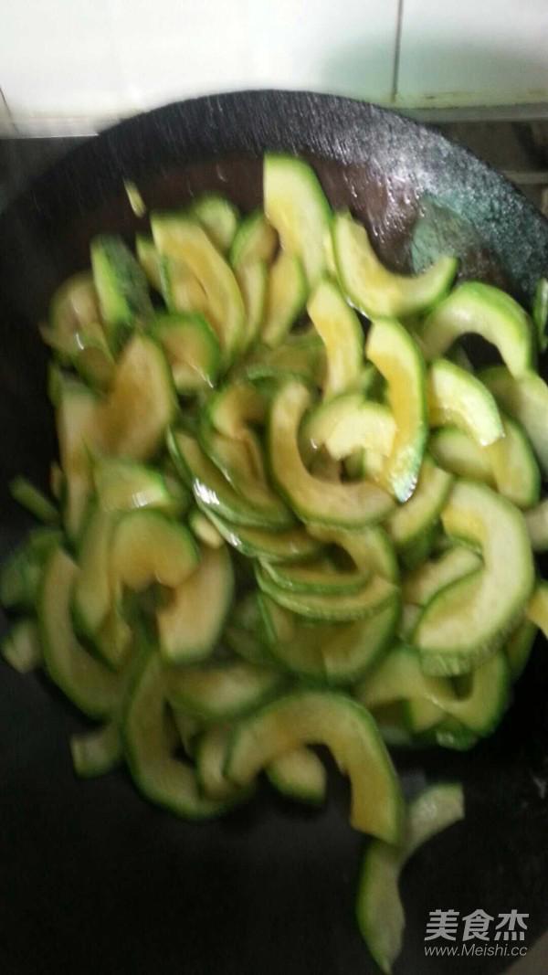 炒角瓜的做法-家常味炒菜譜-易網健康養生網 炒角瓜的做法-家常味炒菜譜