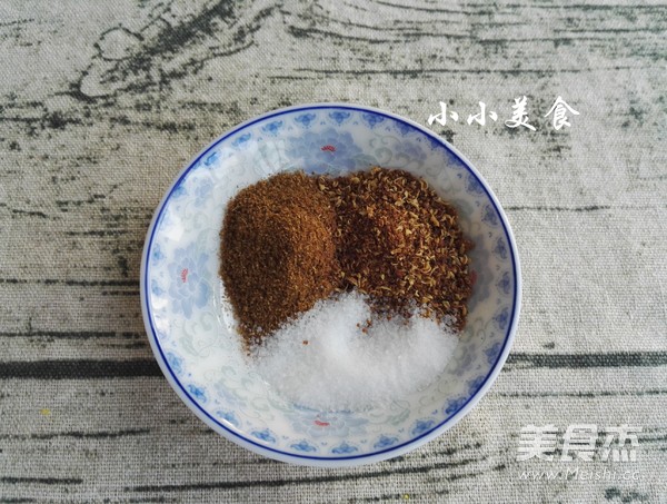 千層蒸餅：柔軟養(yǎng)胃的家常主食的做法-五香味蒸菜譜