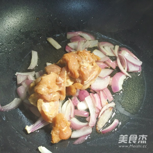 南瓜雞肉燜飯的做法-家常味燜菜譜-易網健康養生網 南瓜雞肉燜飯的做法-家常味燜菜譜