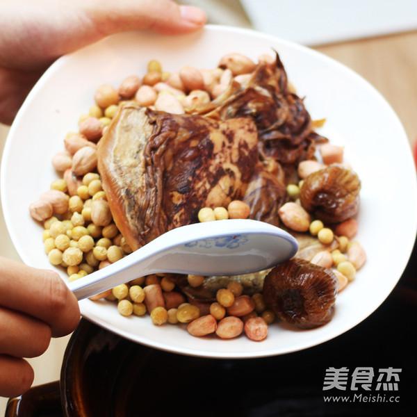 廣東老火靚湯-墨魚花生黃豆湯的做法-家常味煲菜譜-易網(wǎng)健康養(yǎng)生網(wǎng) 廣東老火靚湯-墨魚花生黃豆湯的做法-家常味煲菜譜
