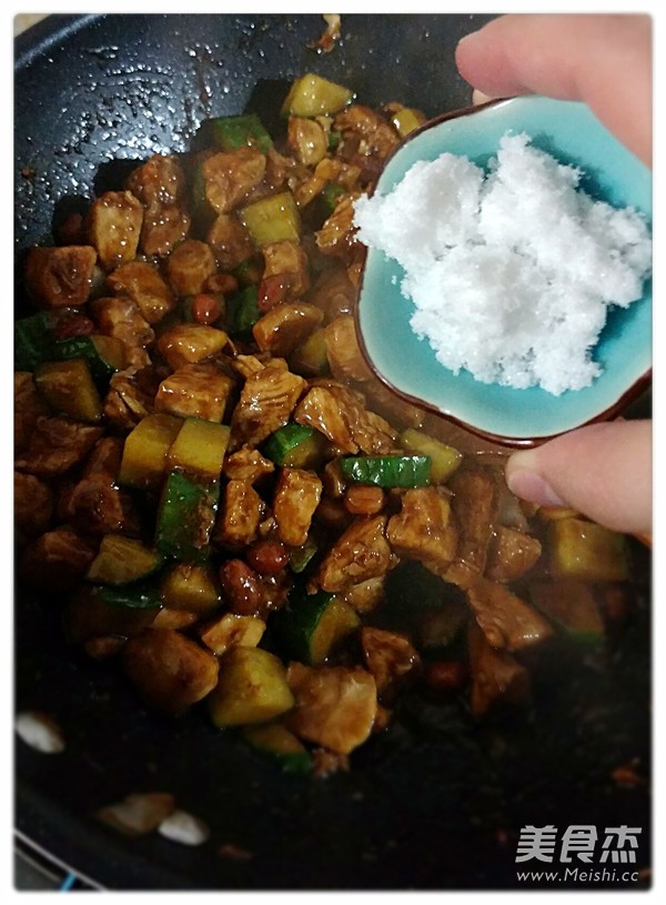 醬爆雞丁的做法-家常味炒菜譜-易網健康養生網 醬爆雞丁的做法-家常味炒菜譜