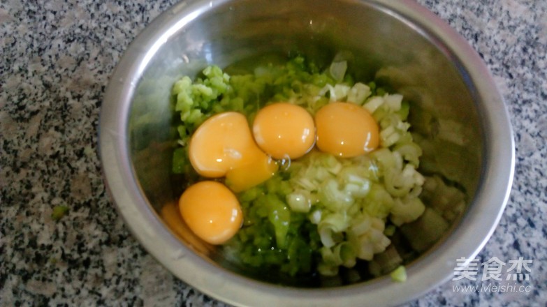 苦瓜雞蛋餅的做法-家常味煎菜譜-易網健康養生網 苦瓜雞蛋餅的做法-家常味煎菜譜