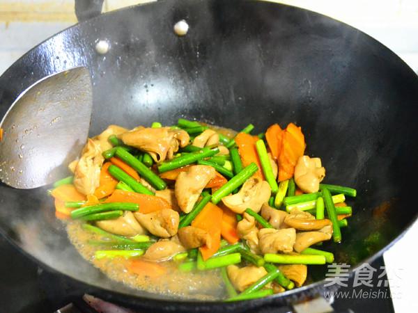 色佳味美的快手菜—蒜薹溜肥腸的做法-咸鮮味炒菜譜