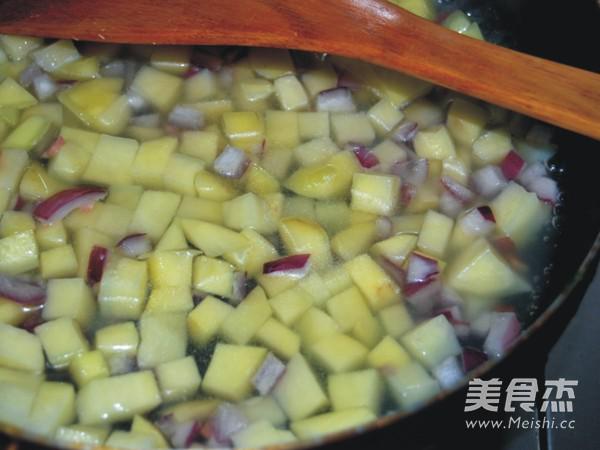 培根土豆?jié)鉁淖龇?咸鮮味煮菜譜