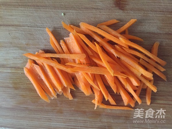 西芹炒核桃仁的做法-家常味炒菜譜-易網健康養生網 西芹炒核桃仁的做法-家常味炒菜譜