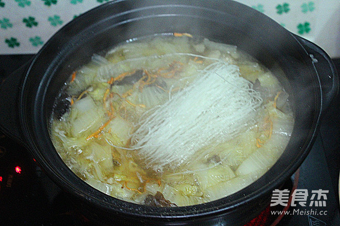 蟲草白菜木耳肉丸粉絲湯的做法-家常味砂鍋菜譜-易網健康養生網 蟲草白菜木耳肉丸粉絲湯的做法-家常味砂鍋菜譜
