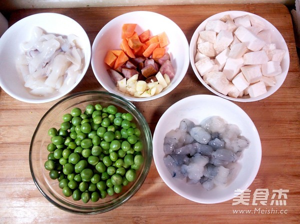 青蔬炒海鮮的做法-家常味炒菜譜-易網(wǎng)<a href=http://www.xllyou.com/ target=_blank class=infotextkey>健康養(yǎng)生</a>網(wǎng) 青蔬炒海鮮的做法-家常味炒菜譜