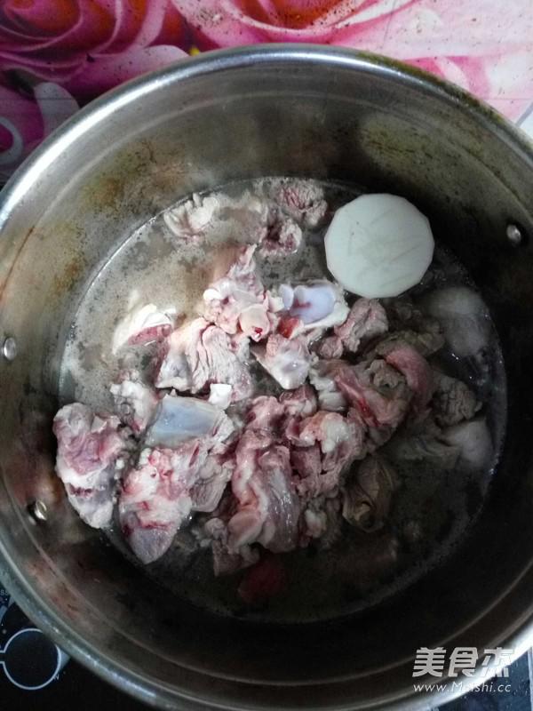 清燉羊肉湯的做法-咸鮮味煲菜譜-易網<a href=http://www.xllyou.com/ target=_blank class=infotextkey>健康養生</a>網 清燉羊肉湯的做法-咸鮮味煲菜譜