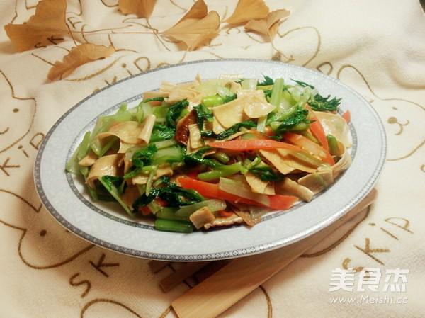 西芹炒豆皮的做法-家常味炒菜譜-易網健康養生網 西芹炒豆皮的做法-家常味炒菜譜