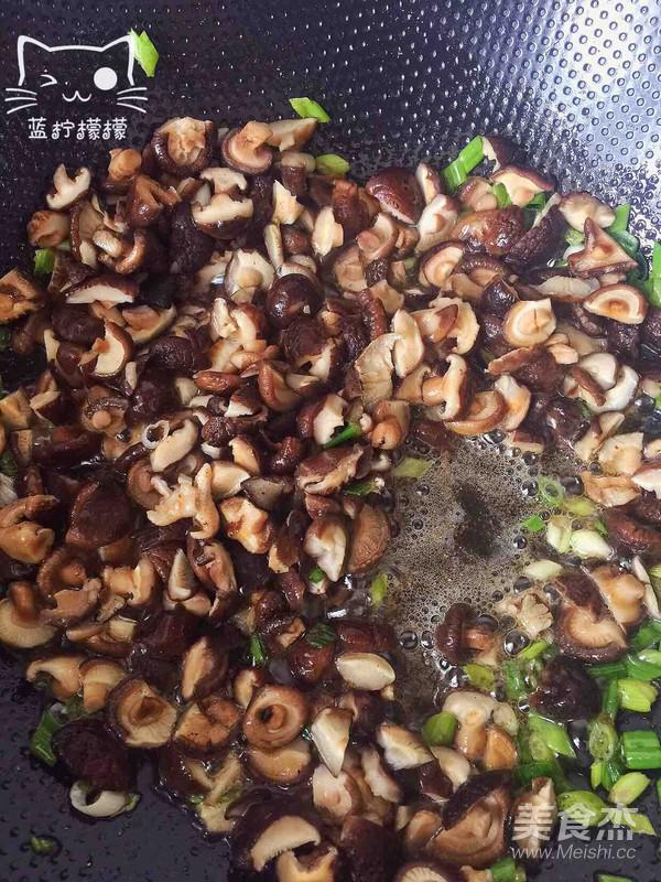 香菇雞肉炸醬面的做法-家常味炸菜譜