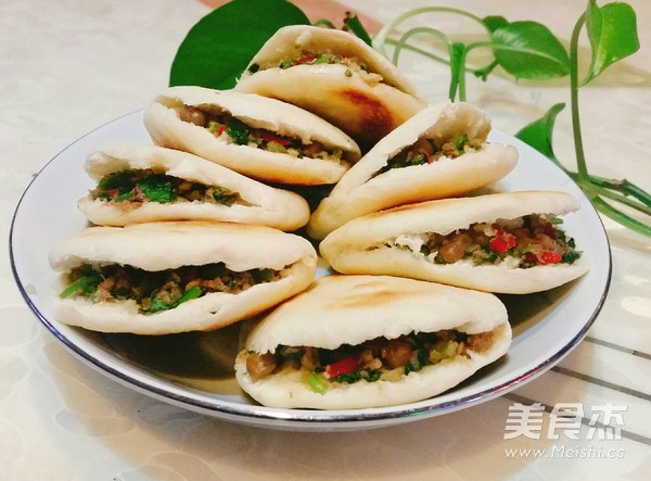 鹵肉香菜夾饃的做法-醬香味煨菜譜-易網(wǎng)健康養(yǎng)生網(wǎng) 鹵肉香菜夾饃的做法-醬香味煨菜譜