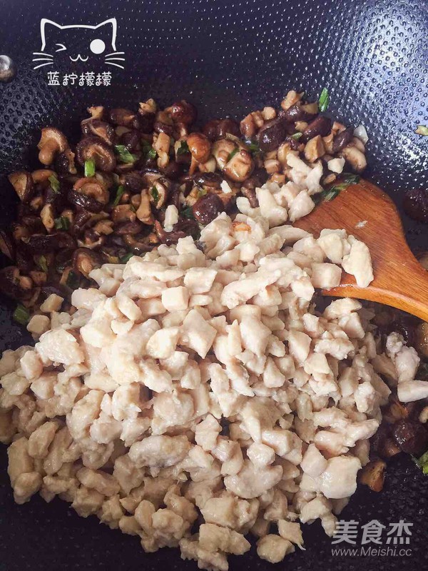 香菇雞肉炸醬面的做法-家常味炸菜譜