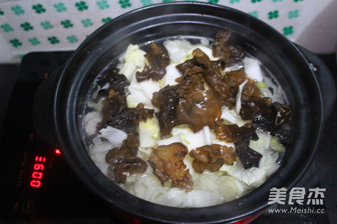 蟲草白菜木耳肉丸粉絲湯的做法-家常味砂鍋菜譜-易網健康養生網 蟲草白菜木耳肉丸粉絲湯的做法-家常味砂鍋菜譜
