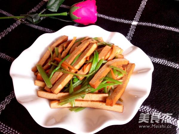 芹菜炒豆干的做法-家常味炒菜譜-易網健康養生網 芹菜炒豆干的做法-家常味炒菜譜