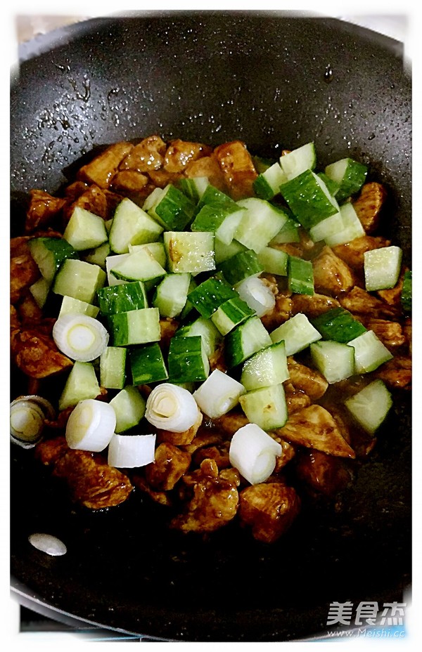 醬爆雞丁的做法-家常味炒菜譜-易網健康養生網 醬爆雞丁的做法-家常味炒菜譜