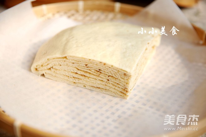 千層蒸餅：柔軟養(yǎng)胃的家常主食的做法-五香味蒸菜譜