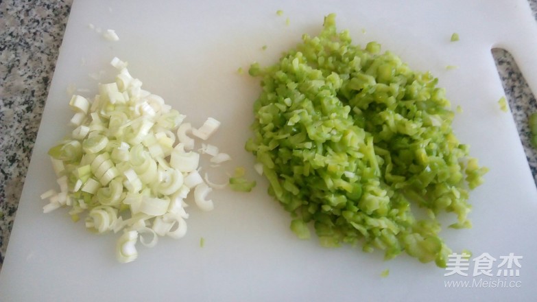 苦瓜雞蛋餅的做法-家常味煎菜譜-易網健康養生網 苦瓜雞蛋餅的做法-家常味煎菜譜