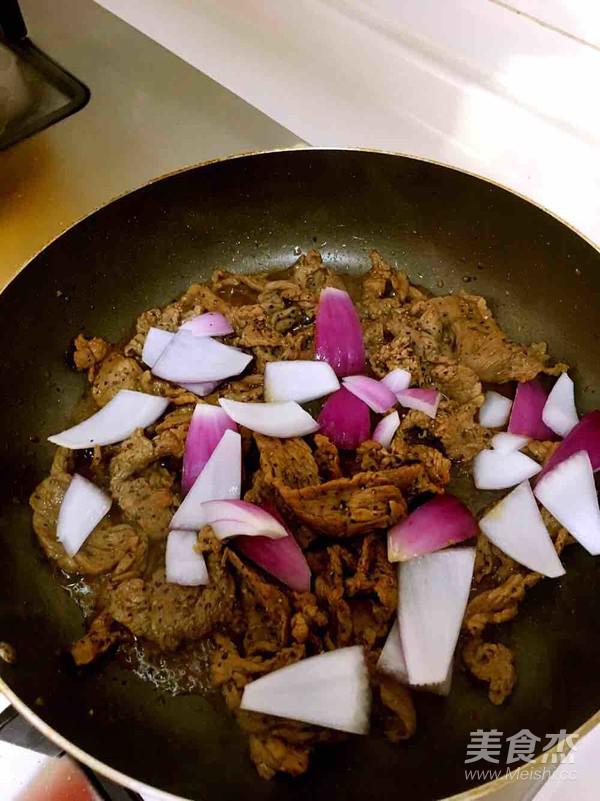 洋蔥黑椒牛肉的做法-黑椒味炒菜譜-易網健康養生網 洋蔥黑椒牛肉的做法-黑椒味炒菜譜
