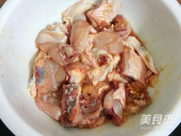 大閘蟹燜滑雞的做法-家常味燜菜譜-易網健康養生網 大閘蟹燜滑雞的做法-家常味燜菜譜