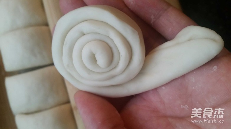 鹵肉香菜夾饃的做法-醬香味煨菜譜-易網(wǎng)健康養(yǎng)生網(wǎng) 鹵肉香菜夾饃的做法-醬香味煨菜譜