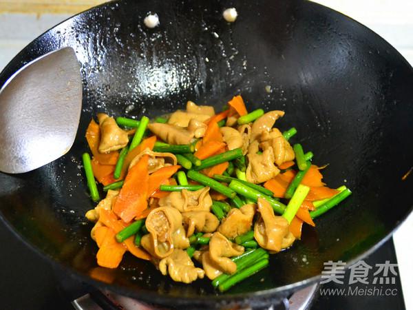 色佳味美的快手菜—蒜薹溜肥腸的做法-咸鮮味炒菜譜