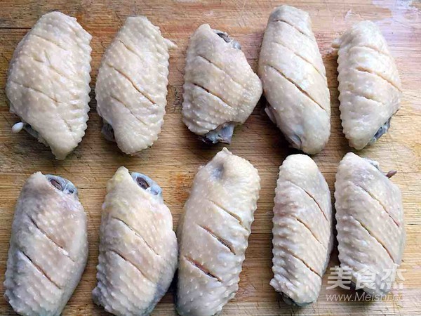 香辣烤雞翅中的做法-香辣味烤菜譜-易網(wǎng)健康養(yǎng)生網(wǎng) 香辣烤雞翅中的做法-香辣味烤菜譜