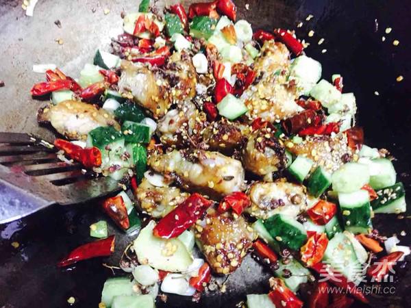 山城雞翅的做法-麻辣味炒菜譜-易網健康養生網 山城雞翅的做法-麻辣味炒菜譜