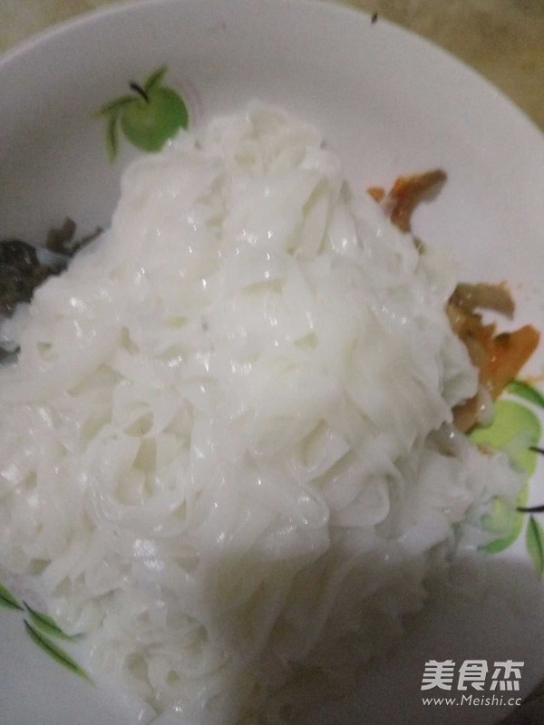 拌面的做法-五香味拌菜譜-易網健康養生網 拌面的做法-五香味拌菜譜