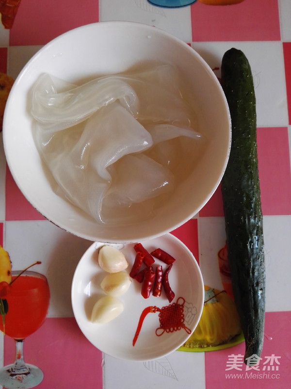 拉皮拌黃瓜的做法-香辣味拌菜譜-易網<a href=http://www.xllyou.com/ target=_blank class=infotextkey>健康養生</a>網 拉皮拌黃瓜的做法-香辣味拌菜譜