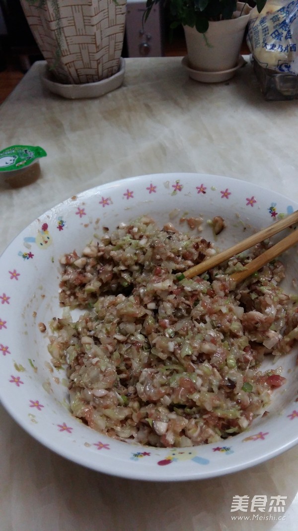 白菜香菇濃湯餃子的做法-咸鮮味煮菜譜-易網健康養生網 白菜香菇濃湯餃子的做法-咸鮮味煮菜譜