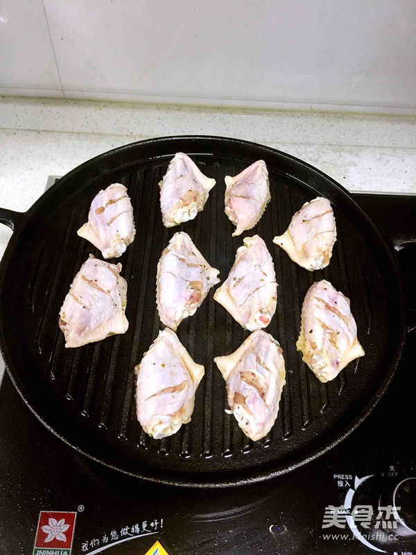 煎雞翅的做法-黑椒味煎菜譜-易網健康養生網 煎雞翅的做法-黑椒味煎菜譜