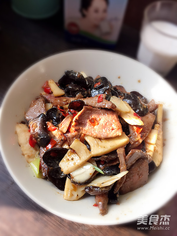 火爆豬肝的做法-香辣味炒菜譜-易網健康養生網 火爆豬肝的做法-香辣味炒菜譜