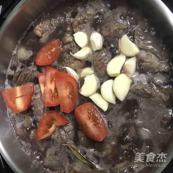 紅酒燉牛肉配糙米飯的做法-奶香味燉菜譜-易網健康養生網 紅酒燉牛肉配糙米飯的做法-奶香味燉菜譜