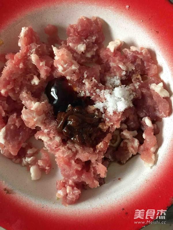 蒿子桿蒸肉餅的做法-咸鮮味蒸菜譜-易網<a href=http://www.xllyou.com/ target=_blank class=infotextkey>健康養生</a>網 蒿子桿蒸肉餅的做法-咸鮮味蒸菜譜