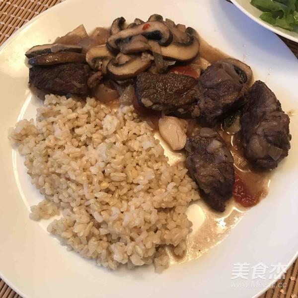 紅酒燉牛肉配糙米飯的做法-奶香味燉菜譜-易網健康養生網 紅酒燉牛肉配糙米飯的做法-奶香味燉菜譜