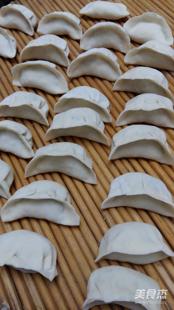 白菜香菇濃湯餃子的做法-咸鮮味煮菜譜-易網健康養生網 白菜香菇濃湯餃子的做法-咸鮮味煮菜譜