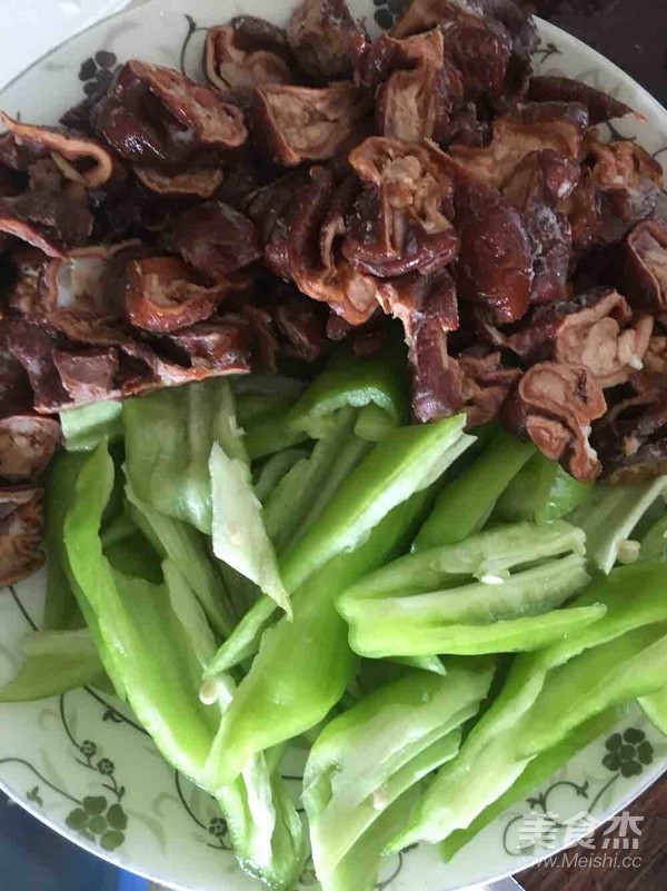 尖椒肥腸的做法-家常味炒菜譜-易網健康養生網 尖椒肥腸的做法-家常味炒菜譜