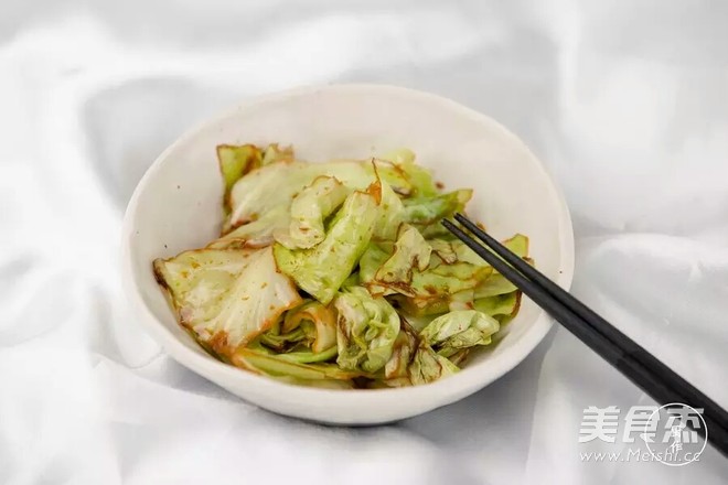 鑄鐵鍋版干鍋手撕包菜的做法-酸辣味干鍋菜譜