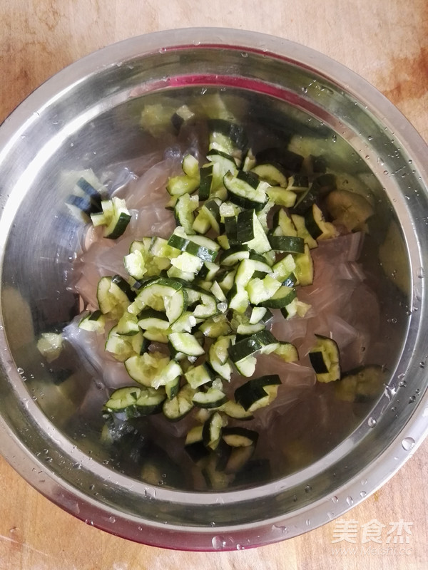 拉皮拌黃瓜的做法-香辣味拌菜譜-易網健康養生網 拉皮拌黃瓜的做法-香辣味拌菜譜